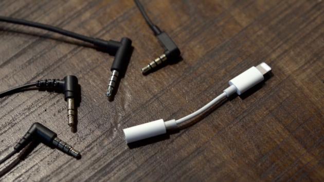 Θα υπάρχει αντάπτορας "Lightning to Headphone Jack (3.5mm)" μέσα στη νέα συσκευασία του νέου iPhone 7 και του νέου iPhone 7 Plus;